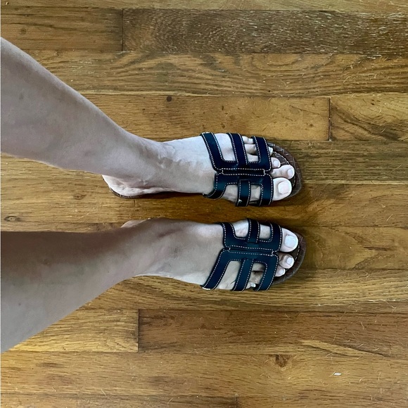 Sam Edelman Black Textured Leather Slip-On Sandals - Picture 15 of 16